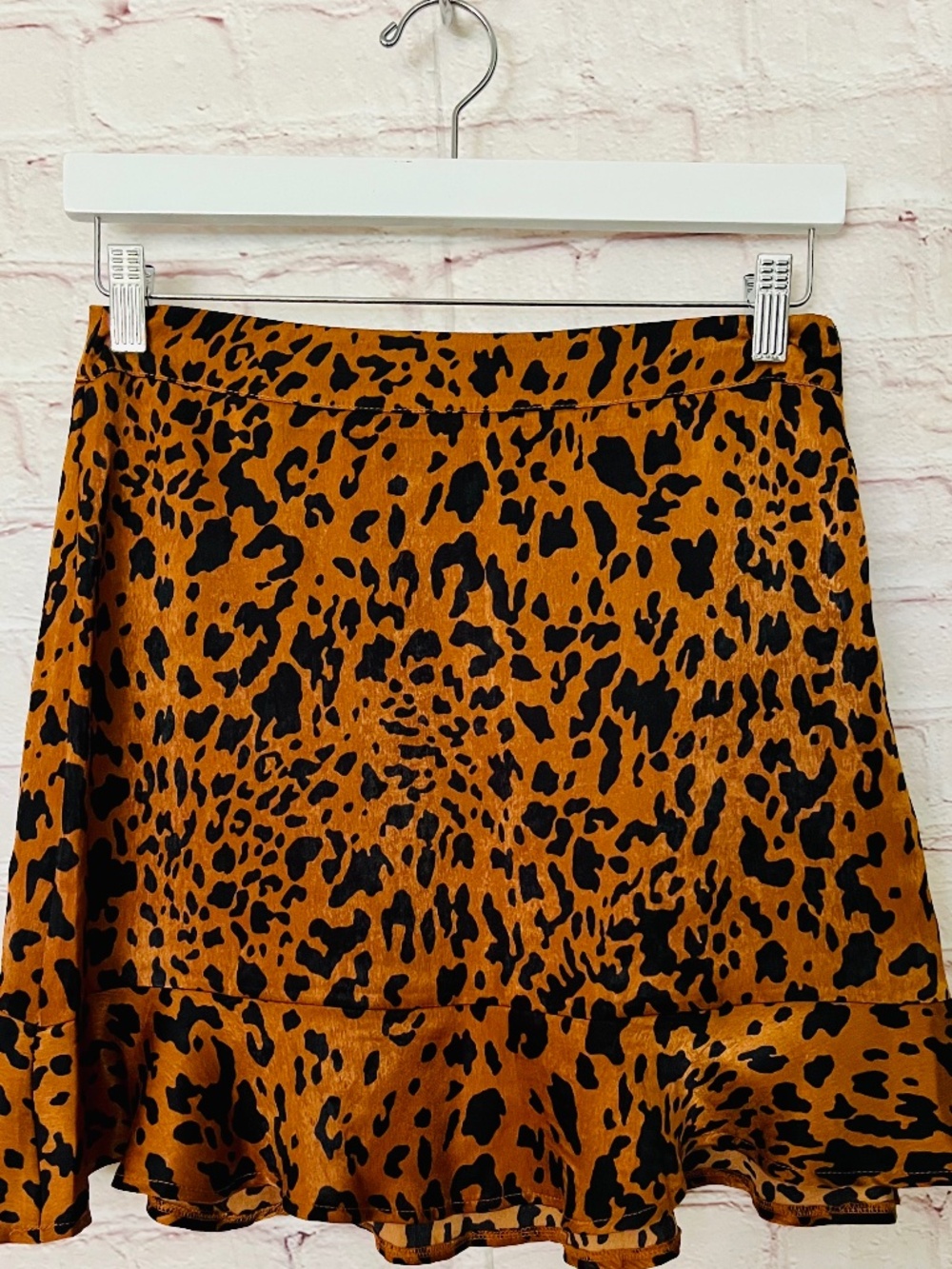 FOREVER 21 Leopard Print Satin Mini Skirt NWT